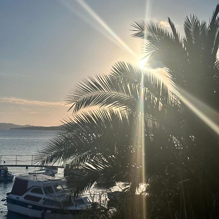 Vila Zrina - Apartmani Trogir Buitenkant foto