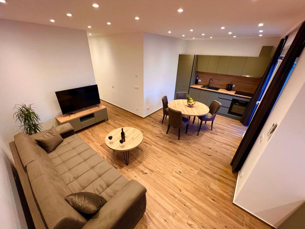 Vila Zrina - Apartmani Trogir Buitenkant foto