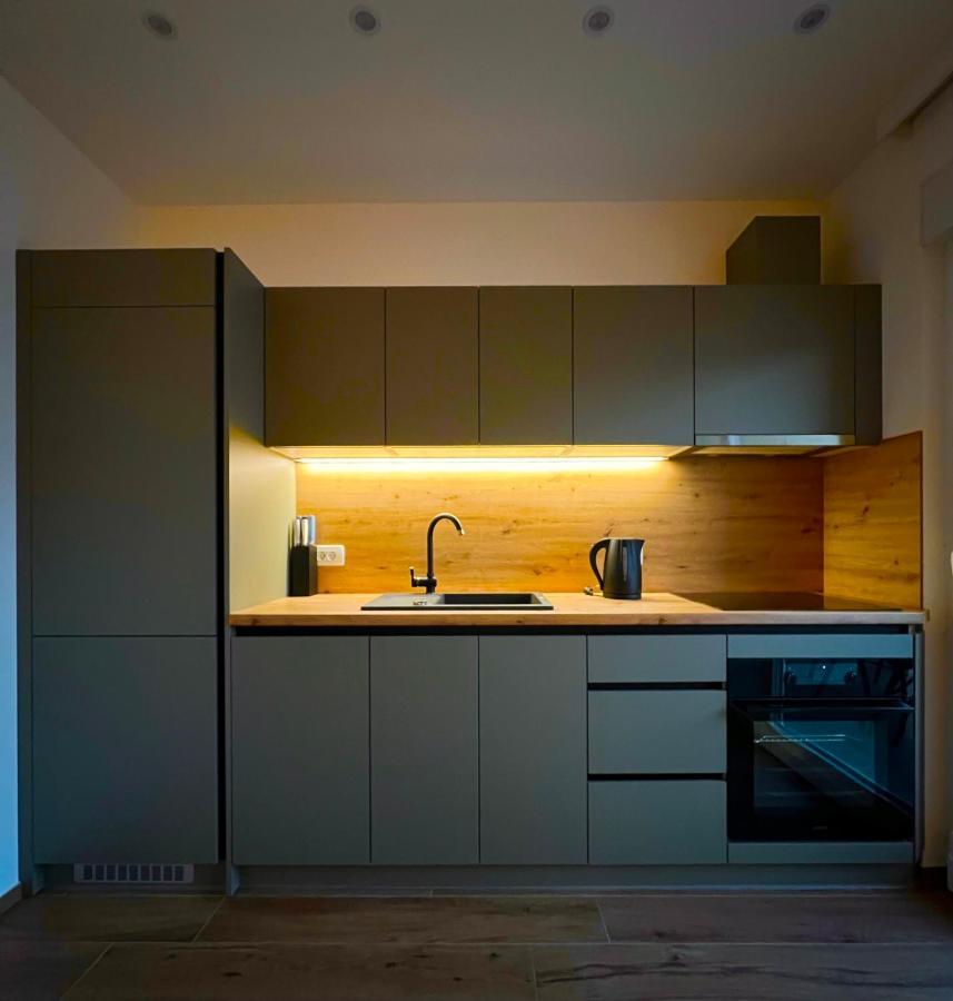 Vila Zrina - Apartmani Trogir Buitenkant foto
