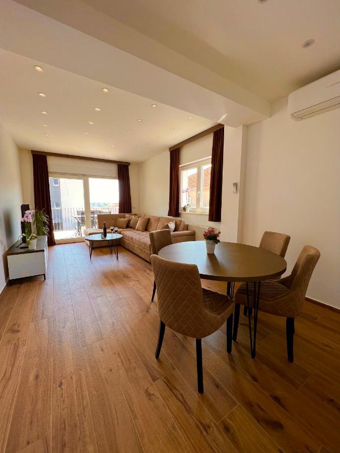 Vila Zrina - Apartmani Trogir Buitenkant foto