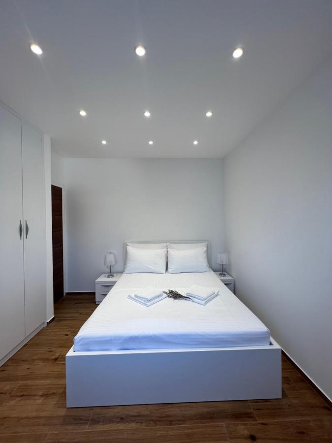 Vila Zrina - Apartmani Trogir Buitenkant foto
