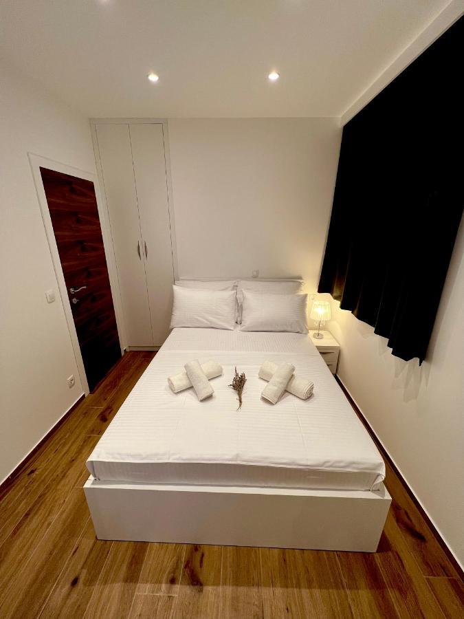 Vila Zrina - Apartmani Trogir Buitenkant foto