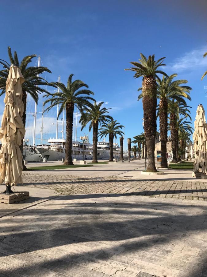 Vila Zrina - Apartmani Trogir Buitenkant foto