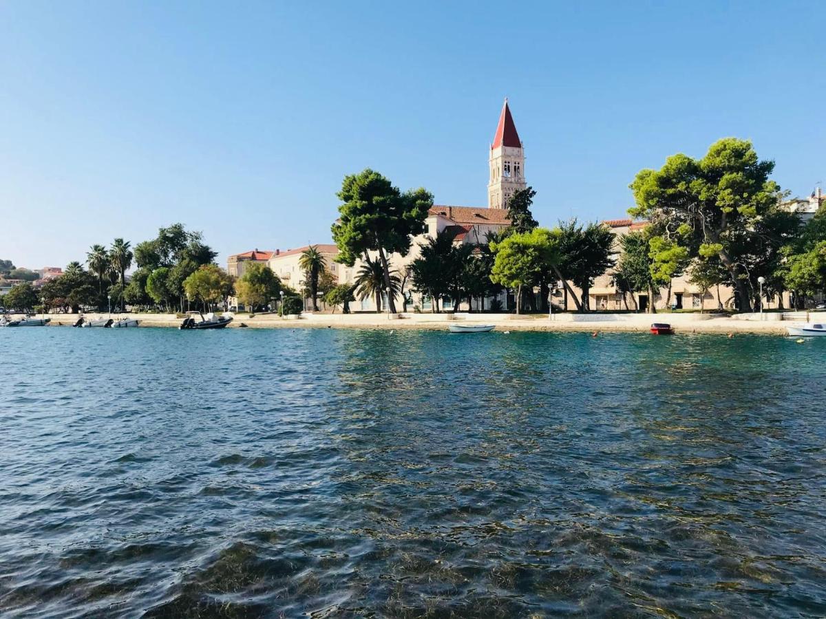Vila Zrina - Apartmani Trogir Buitenkant foto