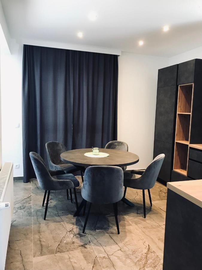 Vila Zrina - Apartmani Trogir Buitenkant foto