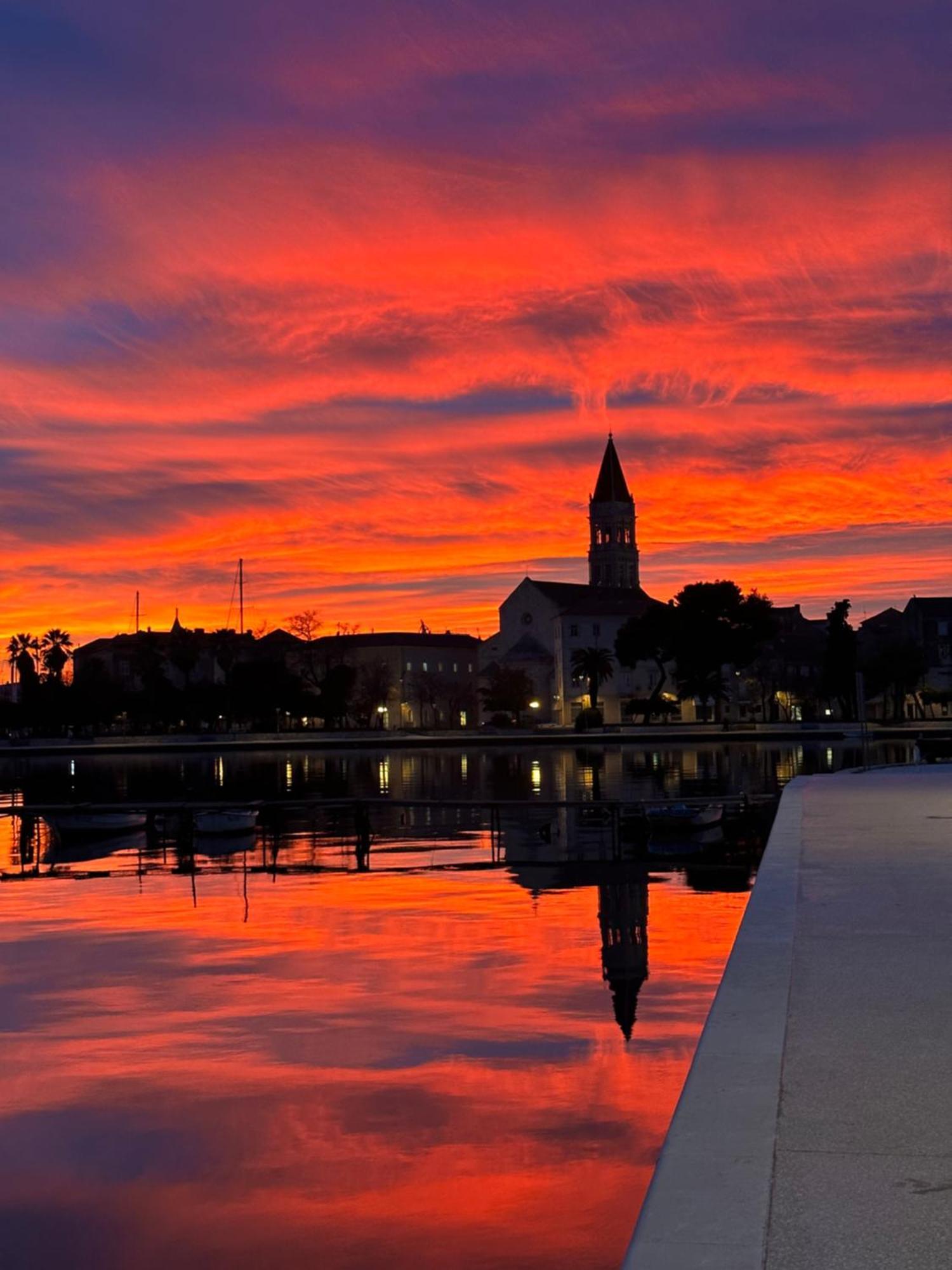 Vila Zrina - Apartmani Trogir Buitenkant foto