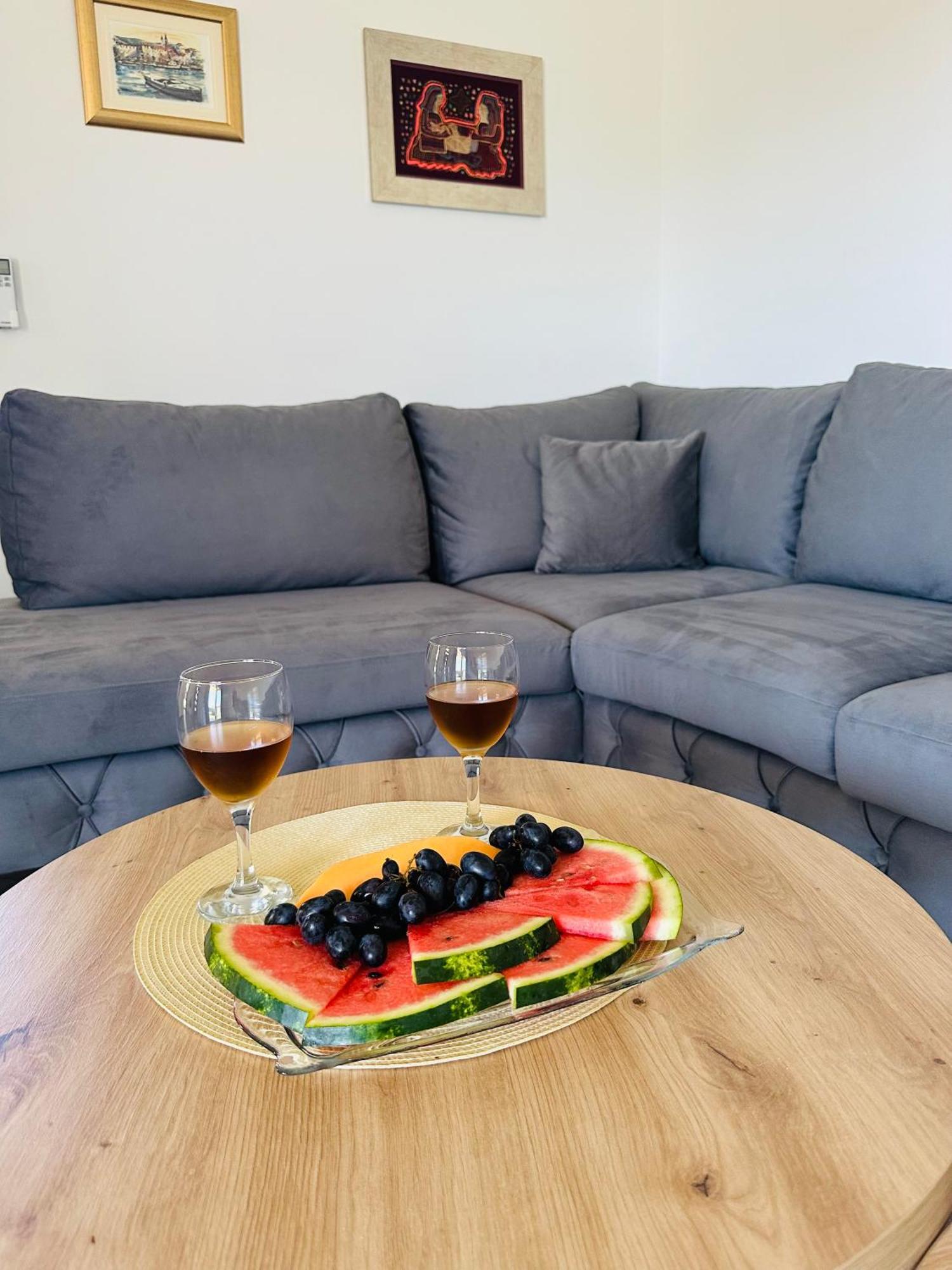 Vila Zrina - Apartmani Trogir Buitenkant foto