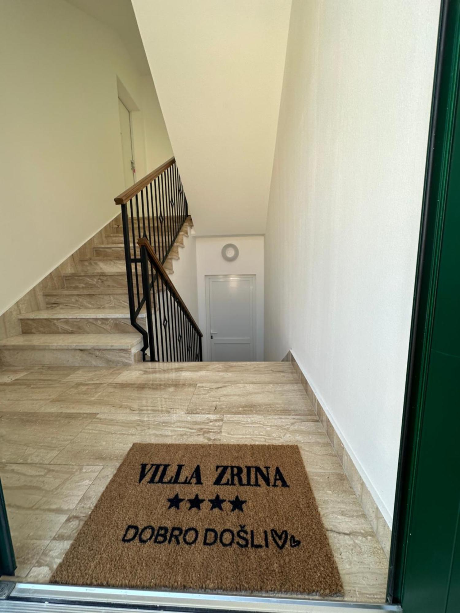 Vila Zrina - Apartmani Trogir Buitenkant foto