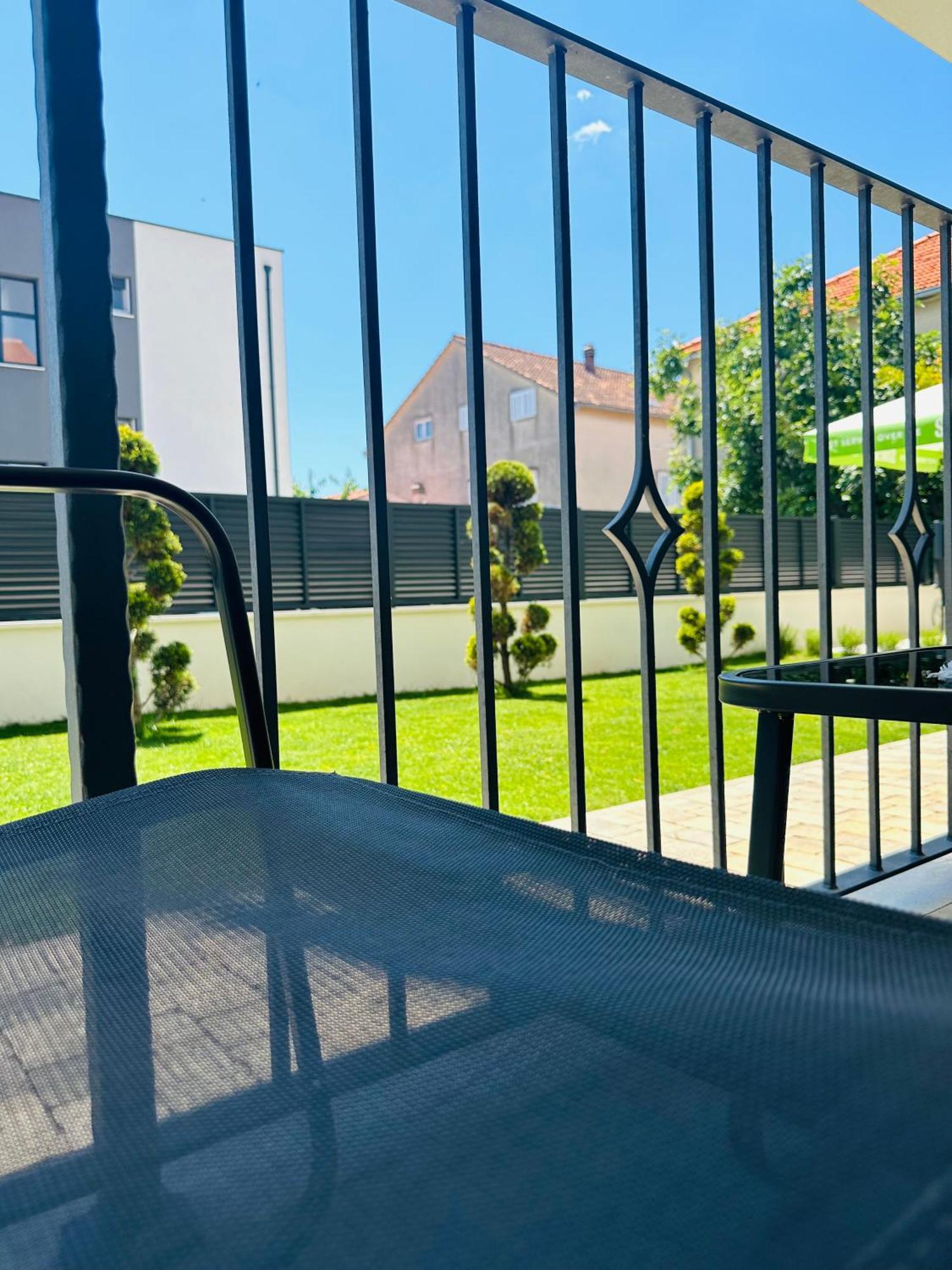 Vila Zrina - Apartmani Trogir Buitenkant foto